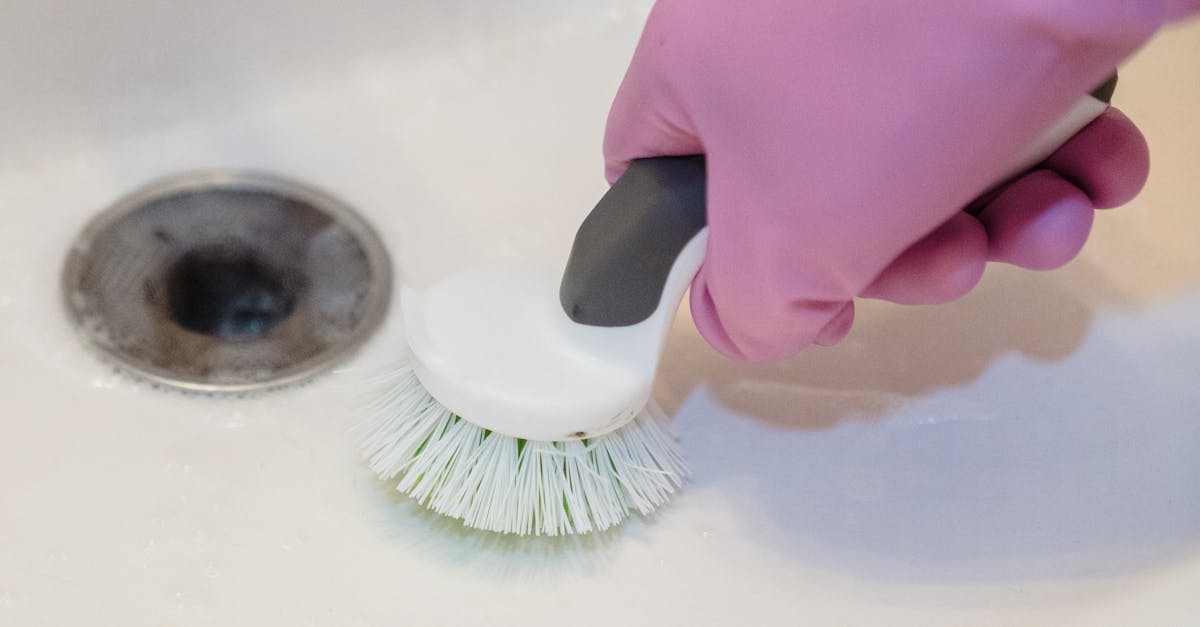 Is strata responsible for cracks in walls?