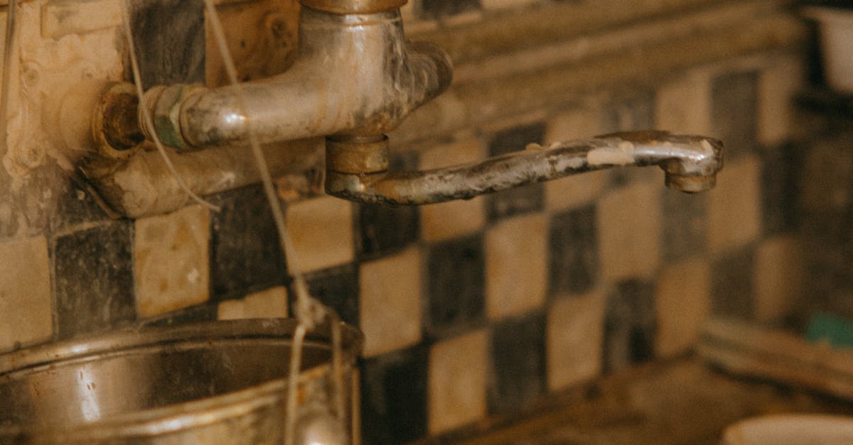 Who pays for a leaking water pipe?